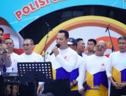 Kapolri Hibur Warga di CFD Bhayangkara Sport Day, Nyanyikan Lagu Rock di Bundaran HI