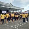 Bersihkan Masjid Agung, Puluhan Personel Polres Bangkalan Gelar Bakti Religi Sambut Hari Bhayangkara ke – 79