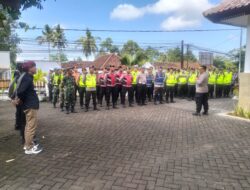 5 Personil Anggota Koramil 0825/03 Glagah ikut mengamankan Kegiatan Kejuaraan Nasional ISSI 2025 yang melewati wilayah Kecamatan Glagah, Banyuwangi