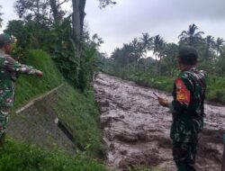 Koramil 0825/20 Songgon Laksanakan Monitoring Peningkatan Debit Air Sungai Badeng Di DamTengoro 1 Songgon