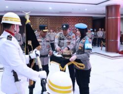 Kapolda Jatim Pimpin Upacara Pemuliaan Nilai Luhur Tribrata Pataka Polda Jatim ‘Tan Hana Dharma Mangrwa’
