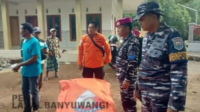 Prajurit Lanal Banyuwangi Evakuasi Jenazah Nelayan Hilang di Perairan Panarukan
