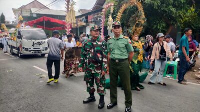 Danramil 0825/10 Bangorejo Monitoring Kirab Budaya HUT ke-96 Desa Temurejo