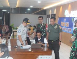 Personel Kodim 0825/Banyuwangi Monitoring Evakuasi Kapal Tenggelam KMP Tunu Pratama Jaya