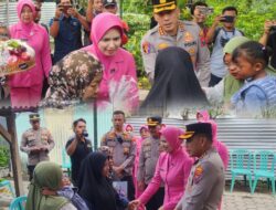 Kapolresta Banyuwangi Takziah ke Rumah Duka Korban KMP Tunu Pratama, Berikan Dukungan untuk Anak Korban yang Yatim Piatu