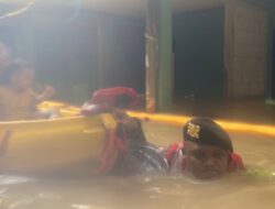 Banjir Terjang Kebon Pala Jakarta Timur, Polisi Evakuasi 71 Warga