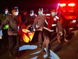 Kapolresta Banyuwangi Terjun Langsung evakuasi Satu Korban Tanpa Identitas Tenggelam KMP Tunu Pratama Jaya