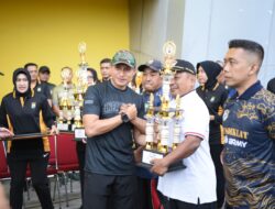 Perkuat Sinergi dan Kebersamaan Polres Gresik Gelar Olahraga Bersama di Hari Bhayangkara ke -79