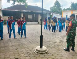 Babinsa Koramil 0825/06 Gambiran Berikan Materi PBB dan Wawasan Kebangsaan dalam MPLS di SMP Muhammadiyah 12 Gambiran