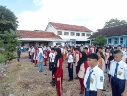 Babinsa Koramil 0825/01 Banyuwangi Isi Kegiatan MPLS Di Sekolah SMPN 5 Banyuwangi.