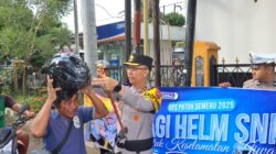 Hari Pertama Operasi Patuh Semeru 2025 Polres Trenggalek Bagi – bagi Helm Gratis