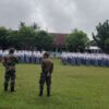 Anggota Koramil 0825/17 Muncar Tanamkan Disiplin dan Wawasan Kebangsaan kepada Siswa Baru SMA Negeri 1 Muncar