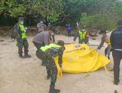 Tim Gabungan TNI-Polri  Evakuasi Jenazah Diduga Korban KMP Tunu Pratama Jaya Ditemukan di Pantai Parang Gedek