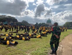 Koramil 0825/11 Pesanggaran Latih Dasar-dasar PBB Siswa SMA Negeri 1 Pesanggaran