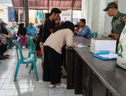 BABINSA BULUSAN MONITORING PENYALURAN BANTUAN BERAS CBP DI KELURAHAN BULUSAN