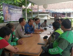 Polantas Menyapa : Polres Bondowoso Beri Edukasi Komunitas Ojol di Operasi Patuh Semeru 2025