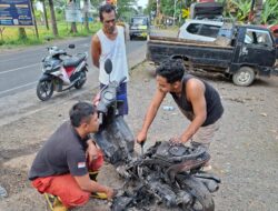 Motor Terbakar di Gumirih, Warga Padamkan Api dengan Lumpur