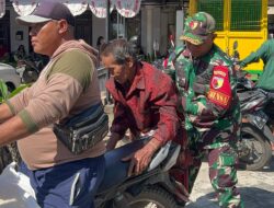 Babinsa Kawal Penyaluran 80 Ton Beras Bantuan di Blimbingsari