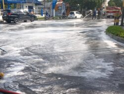 Tumpahan Minyak di Jalan Ahmad Yani Banyuwangi Berhasil Diatasi Damkar