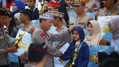 Kapolri Berikan Apresiasi Kepada Adhisty Atas Juara Lomba Melukis Difabel