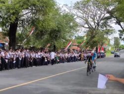 Meriah! Pelajar SMPN 2 Rogojampi Sambut Pembalap Tour de Banyuwangi Ijen 2025