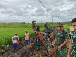 TNI Bersama Warga Desa Siliragung Gotong Royong Bangun Saluran Irigasi