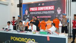Polres Ponorogo Berhasil Ungkap Pencurian Modus Pecah Kaca Mobil Tersangka Ditangkap di Batam