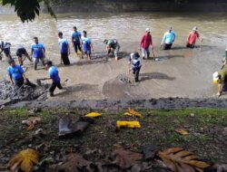 Kolaborasi Peduli Lingkungan, Koramil 0825/10 Bangorejo Turut Aktif Bersihkan Dam Sere