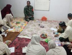 Serka Poniran Dengan Sabar Mengajar Keaksaraan, Warga Apresiasi Positif Upaya Babinsa