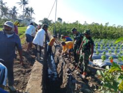 TNI dan Warga Kesilir Berpacu dengan Terik, Wujudkan Mimpi Irigasi Lancar