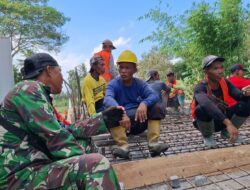 Keakraban Satgas TMMD ke-125 dan Warga Warnai Pembangunan di Siliragung