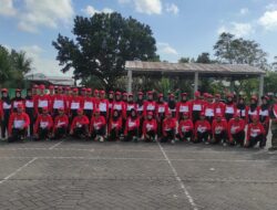 Anggota Koramil 0825/17 Muncar Latih Paskibra Sambut HUT RI ke-80