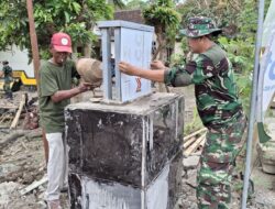 Semangat TMMD ke-125, TNI dan Warga Bangun Gapura Akses Jembatan di Seneporejo