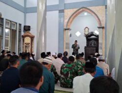 Air Mata Mengalir di Masjid Al Miftahul Huda, Prajurit TMMD dan Warga Silirsari Berpisah dengan Haru