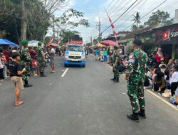 Satgas TMMD Ikut Kawal Pengamanan Karnaval HUT RI ke-80 di Siliragung