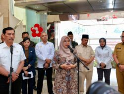 Jadi Pilot Project Digitalisasi Bansos, Luhut Minta Bupati Ipuk Bagikan Pengalaman ke Daerah Lain