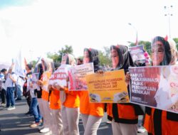 Aksi Unras di Jawa Timur Berjalan Tertib dan Kondusif Kapolrestabes Surabaya Apresiasi Massa Buruh