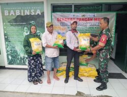 Jaga Satabilitas Harga Beras, Babinsa Koramil 0825/01 Banyuwangi Gelar Gerakan Pangan Murah di Wilayah Binaan