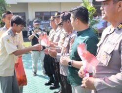 Bunga dan Jeruk Simbol Kepedulian Masyarakat untuk Polres Batu