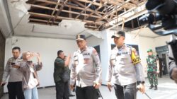 Kapolda Jatim Tinjau Titik Kerusakan di Kediri Raya, Himbau Masyarakat Turut Jaga Kamtibmas