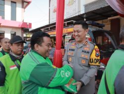 Polres Jember Gelar Pasar Murah, Driver Ojol Ikut Senang Dapat Sembako Murah