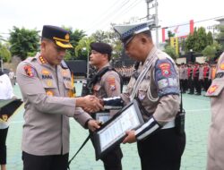 Kapolresta Banyuwangi Berikan Penghargaan kepada 43 Personel Berprestasi