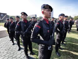 Anggota Sat Brimob Polda Jatim Terima Penghargaan KPLB dari Kapolri