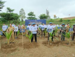 Dukung Program Ketahanan Pangan, Kalapas Banyuwangi Ikuti Penanaman Bibit Pohon Kelapa Serentak di SAE Ngajum