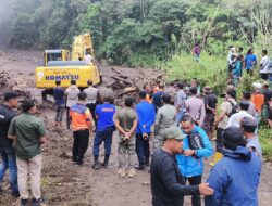 Kapolres Nagekeo Polda NTT Terjun Langsung Tangani Longsor Boawae–Mauponggo