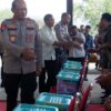 Kapolda Jatim Serahkan Bantuan Sembako untuk Nelayan Pacitan di Hari Lalu Lintas Bhayangkara ke-70