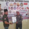 Gagah! Agus Flores Serahkan SK Penetapan DPC PW Fast Respon Nusantara Banyuwangi