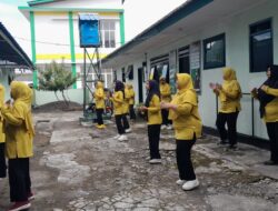 Persit KCK Ranting 08 Cluring Gelar Senam Bersama di Halaman Koramil Cluring