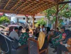 Babinsa Koramil Kalipuro Melaksanakan Pendampingan Rekrutmen Karyawan Dapur Sehat BGN