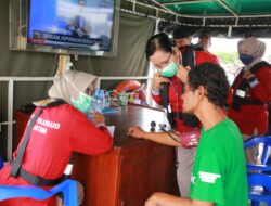 Cepat Dekat dan Bersahabat Ditpolairud Polda Jatim Gelar Perpustakaan dan Klinik Terapung